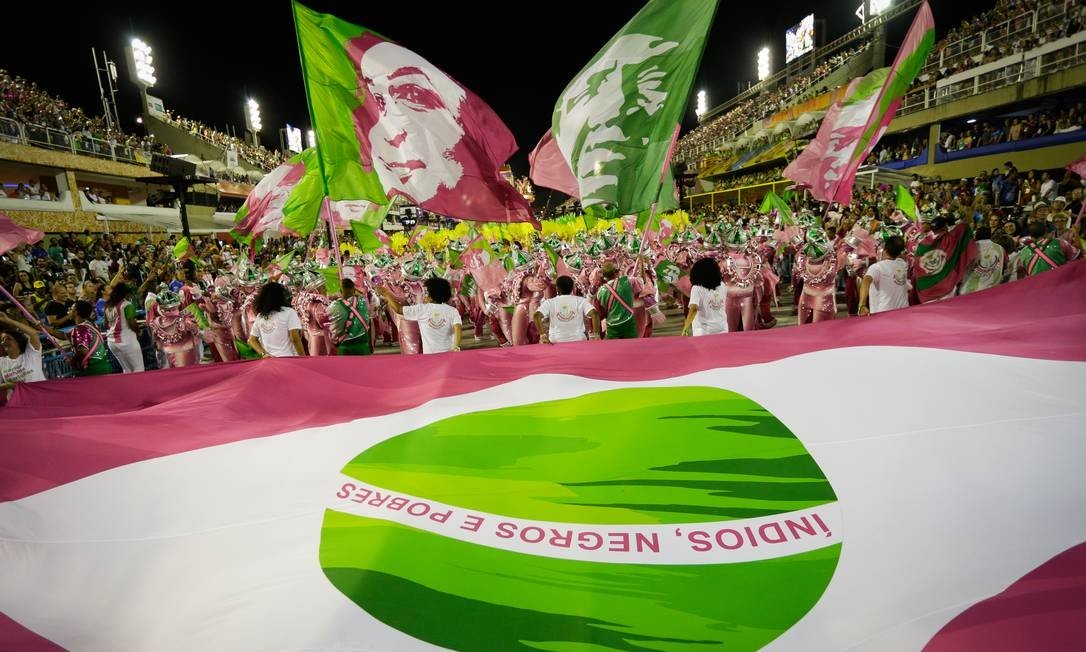 Descrição: Resultado de imagem para fotografias do desfile da mangueira 2019